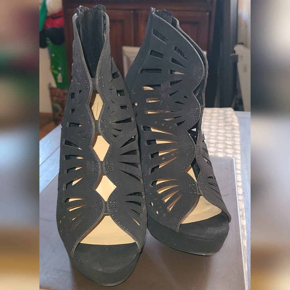 Apt. 9 Black Cutout Women's Heels